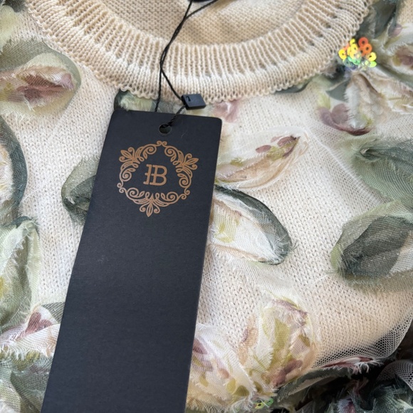 New 3D Floral Embellished Sweater Tee NWT - Picture 7 of 7